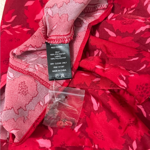 ASTR the label FLORAL MOCK NECK COWL DRAPE TOP in Red Floral - Picture 8 of 8